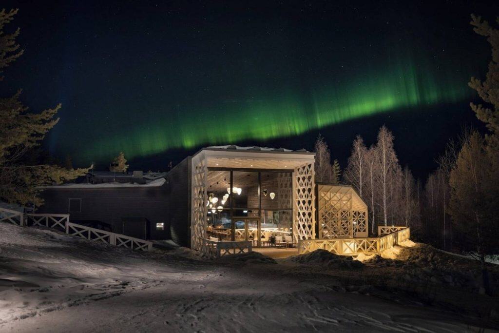Arctic TreeHouse Hotel in Lapland with northern lights in winter sky